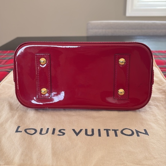 Authentic Louis Vuitton Alma BB Vernis Top Handle / Crossbody Bag - Picture 4 of 16